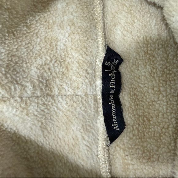 Abercrombie & Fitch Cream Turtleneck Sweater with Tan Trim - Picture 3 of 3